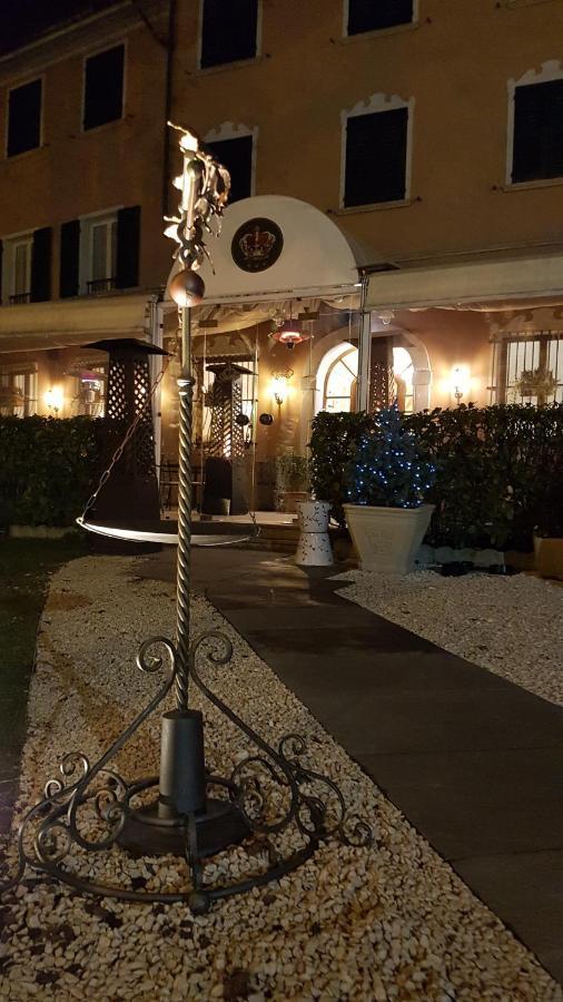 Ristorante Albergo Corona Novi Ligure Bagian luar foto