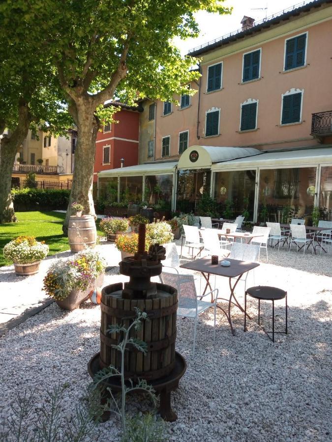 Ristorante Albergo Corona Novi Ligure Bagian luar foto