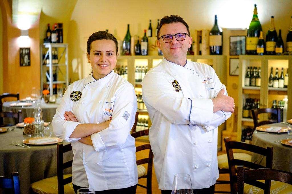 Ristorante Albergo Corona Novi Ligure Restoran foto